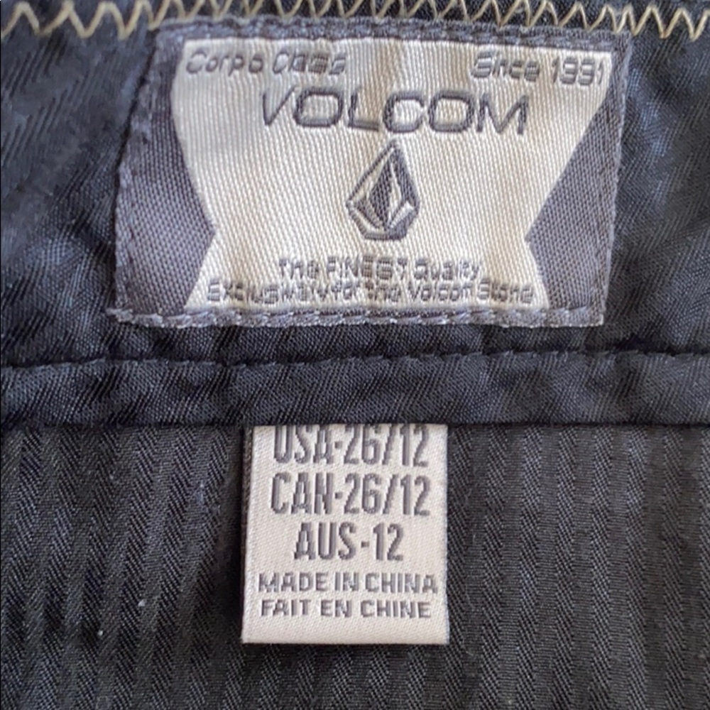 Volcom shorts - Picture 2 of 2